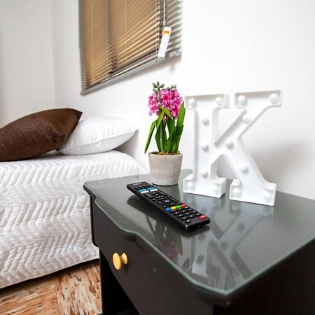 Komodo Alojamiento: Centro Histórico Hostal con Wi-Fi y Baño Privado Popayan Exterior photo